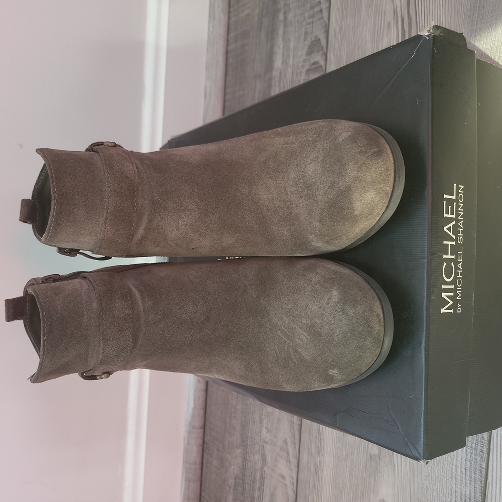 Leather Ankle Boots in Olive